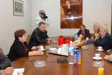 Επαφές Αλ.Παπαρήγα και Αλ.Αλαβάνου με το ΔΣ της ΕΣΗΕΑ