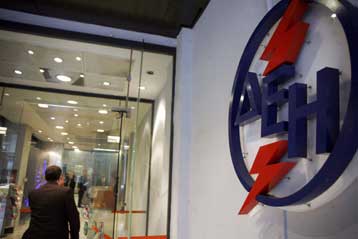 Έντονες αντιδράσεις από κόμματα και φορείς στις αυξήσεις της ΔΕΗ