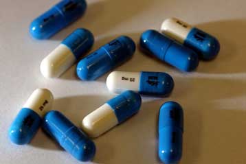 EE: Εγκρίθηκε η θεραπεία «τρία σε ένα» κατά του AIDS