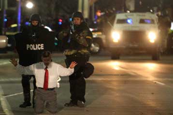 Αίσιο τέλος είχε η ομηρία των υπαλλήλων της Χίλαρι Κλίντον