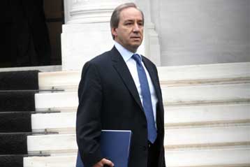 Τριετείς συμβάσεις εργασίας επιθυμεί η κυβέρνηση