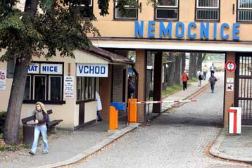 Για επτά δολοφονίες και δέκα απόπειρες διώκεται Τσέχος νοσοκόμος