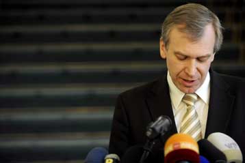 Εγκαταλείπει τις προσπάθειες για σχηματισμό κυβέρνησης στο Βέλγιο ο Ιβ Λετέρμ