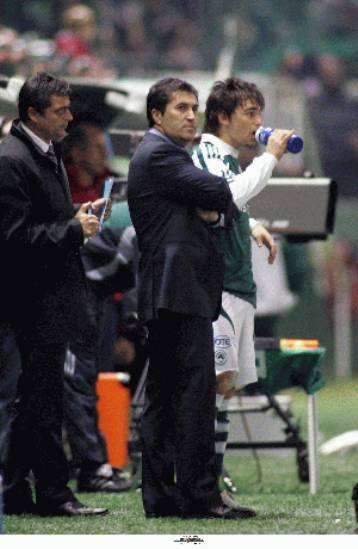 Φραστικό επεισόδιο μεταξύ Πεσέιρο και Κεχαγιά για τις… πτώσεις παικτών