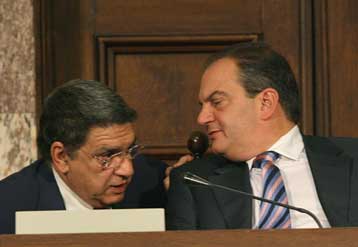 Αλλαγές στα όρια ηλικίας στρατιωτικών και δημοσίων υπαλλήλων μελετά η κυβέρνηση