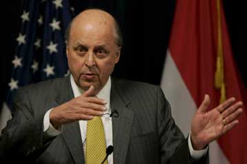 Πολιτική κεφαλαιοποίηση των κερδών από την ασφάλεια ζητά από το Ιράκ ο Τζ.Νεγκροπόντε