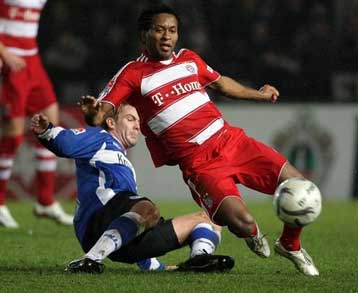 Πρωτιά μέσω Μπίλεφελντ για την Μπάγερν, ήττα της Νυρεμβέργης στο ντέρμπι ουραγών