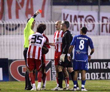 Έσπασε το εκτός έδρας… ρόδι με ρεκόρ Παπαδόπουλου και αποβολή Νικοπολίδη