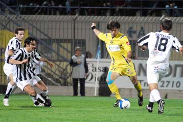 Ο Σάντος αναζητά γιατρικό στην… αρρώστια της ομάδας του ενώ ο Κάμπς χαίρεται