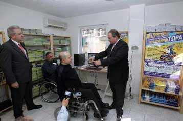 Επίσκεψη Καραμανλή στο περιοδικό «Αναπηρία Τώρα» για την ημέρα των ΑΜΕΑ