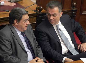 Κανένα θέμα απόμακρυνσης του Β.Μαγγίνα, διαβεβαιώνει η κυβέρνηση