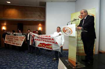 Με ομιλίες Νάκου, Κακλαμάνη ξεκίνησε το συνέδριο της ΠΟΕ-ΟΤΑ