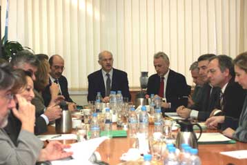 «Eίναι η ώρα των πολιτών να αντιδράσουν» λέει για τις μεταρρυθμίσεις το ΠΑΣΟΚ