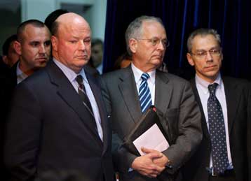 Προσχέδιο της έκθεσης για το Κόσοβο παρέδωσε η τρόικα σε Βελιγράδι και Πρίστινα