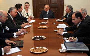 Είμαστε καταδικασμένοι να συνυπάρξουμε, το μήνυμα Παπούλια στον Τούρκο ΥΠΕΞ