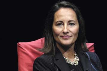 Η Ρουαγιάλ παίρνει φόρα και …χτυπά τους Γάλλους Σοσιαλιστές