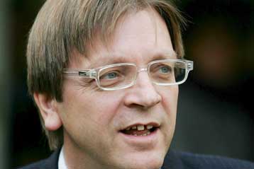 Για δύσκολο έργο μιλά ο Φερχόφσταντ που καλείται να δώσει λύση στο κυβερνητικό αδιέξοδο