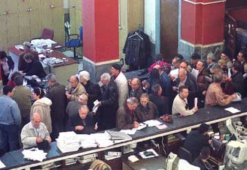 «Σήμα κινδύνου» σε τρία ασφαλιστικά ταμεία για συντάξεις και δώρο Χριστουγένννων