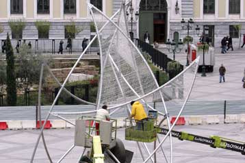 Φώτα, καρουσέλ, μουσική και καλικάντζαροι στη χριστουγεννιάτικη Αθήνα