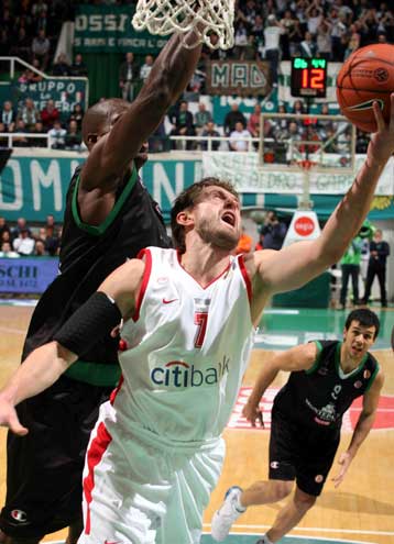 Ο Ολυμπιακός «αυτοκτόνησε» στη Σιένα και έχασε 86-84