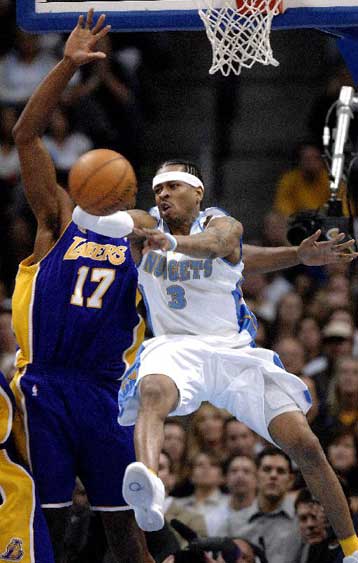 Με νίκες συνέχισαν Βοστώνη και Σαν Αντόνιο