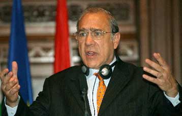 Επιβράδυνση της παγκόσμιας ανάπτυξης στο 2,3% το 2008 προβλέπει ο ΟΟΣΑ