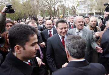 Αντίδραση της κυβέρνησης για τις δηλώσεις Μπαμπατζάν στη Θράκη