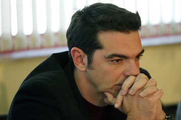 Συναντήσεις Τσίπρα με Αλαβάνο και στελέχη πριν πάρει τις αποφάσεις του
