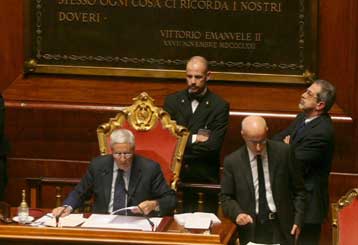 Πράσινο φως από την ιταλική Γερουσία στις απελάσεις «επικίνδυνων» μεταναστών