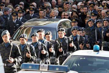 Τελευταίο αντίο στον άτυχο σμηναγό Αθανάσιο Μπατσαρά