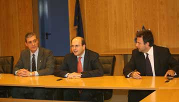 Ακαρπη η συνάντηση Χατζηδάκη με τους εργαζόμενους στην Ολυμπιακή