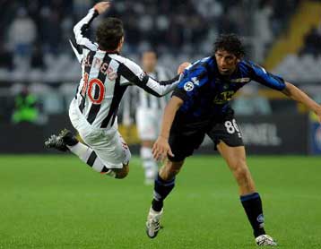 Αέρας πέντε βαθμών για την Ίντερ μετά τη νέα ισοπαλία της Ρόμα