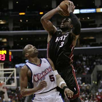 Νίκη-ανάσα για τους Χιτ επί των Κλίπερς με ηγέτη τον Ουέιντ