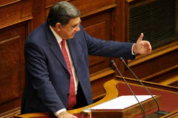 Φιλοξενούμενοι και όχι εργαζόμενοι οι δύο αλλοδαποί, απαντά ο υπουργός Απασχόλησης