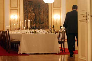 Στους πυρόπληκτους τα κονδύλια για τις δεξιώσεις της Προεδρίας της Δημοκρατίας