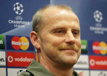 Παιχνίδι χωρίς αύριο για τη Βέρντερ το ματς στο «Καραϊσκάκη», παραδέχεται ο Σάαφ