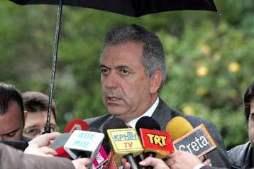 Διαψεύδει τα περί διαφωνιών με το υπουργείο Οικονομίας ο Δ.Αβραμόπουλος