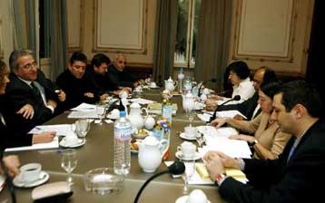 Κινδύνους για την ανάπτυξη και την απασχόληση στην Ελλάδα «βλέπει» το ΔΝΤ