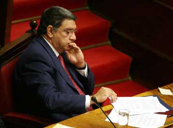 Δηλώσεις στήριξης του Β.Μαγγίνα από κυβερνητικά στελέχη