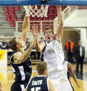 Ντεμπούτο με το αριστερό του Φλεβαράκη στο 69-58 από την Τάρτου Ροκ