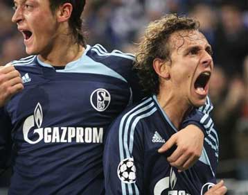 Η Σάλκε ακολούθησε την Τσέλσι στους «16», στο UEFA η Ρόζενμποργκ, νοκ άουτ η Βαλένθια