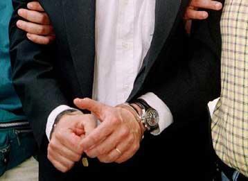 Στο Αυτόφωρο με την κατηγορία του χρηματισμού προσήχθησαν δύο εφοριακοί υπάλληλοι