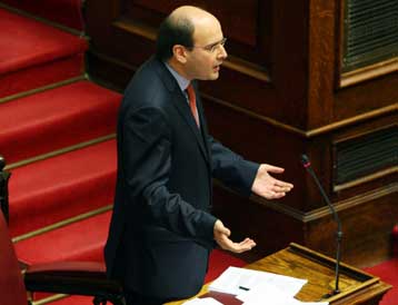 Νέος γύρος αντιπαράθεσης στη Βουλή για την Ολυμπιακή και τον επίτροπο Μπαρό