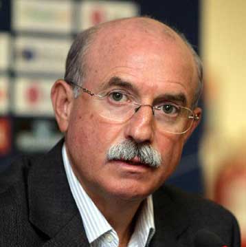 Μπορεί τη νίκη η ΑΕΚ στο Καραϊσκάκη σύμφωνα με τον Φερέρ