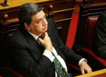 Σε δεινή θέση ο Β.Μαγγίνας μετά από νέες εις βάρος του καταγγελίες