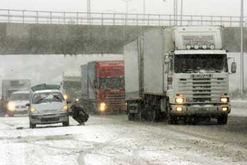 Διακοπή της κυκλοφορίας στην Αθηνών – Λαμίας λόγω τροχαίου και χιονόπτωσης