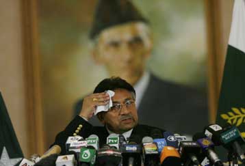 Αρση της κατάστασης εκτάκτου ανάγκης ανακοίνωσε ο πρόεδρος του Πακιστάν