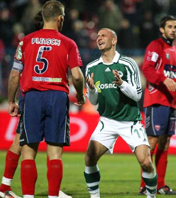 Σκόνταψε στη Νέα Σμύρνη ο Παναθηναϊκός, νίκη με παράπονα για Αρη, «Χ» στο Περιστέρι