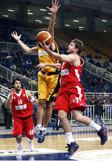 Με Ματσιγιάουσκας και Πρίντεζη ο Ολυμπιακός επικράτησε της ΑΕΚ στο ΟΑΚΑ