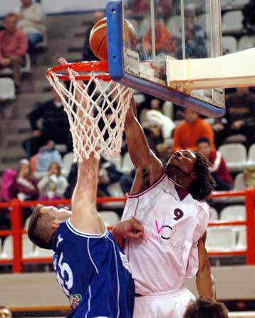 Με 39 πόντους από τον Τιγκ δεν χάνει αυτή η ΑΕΛ, 83-62 το Ρέθυμνο